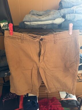 Men’s khaki shorts